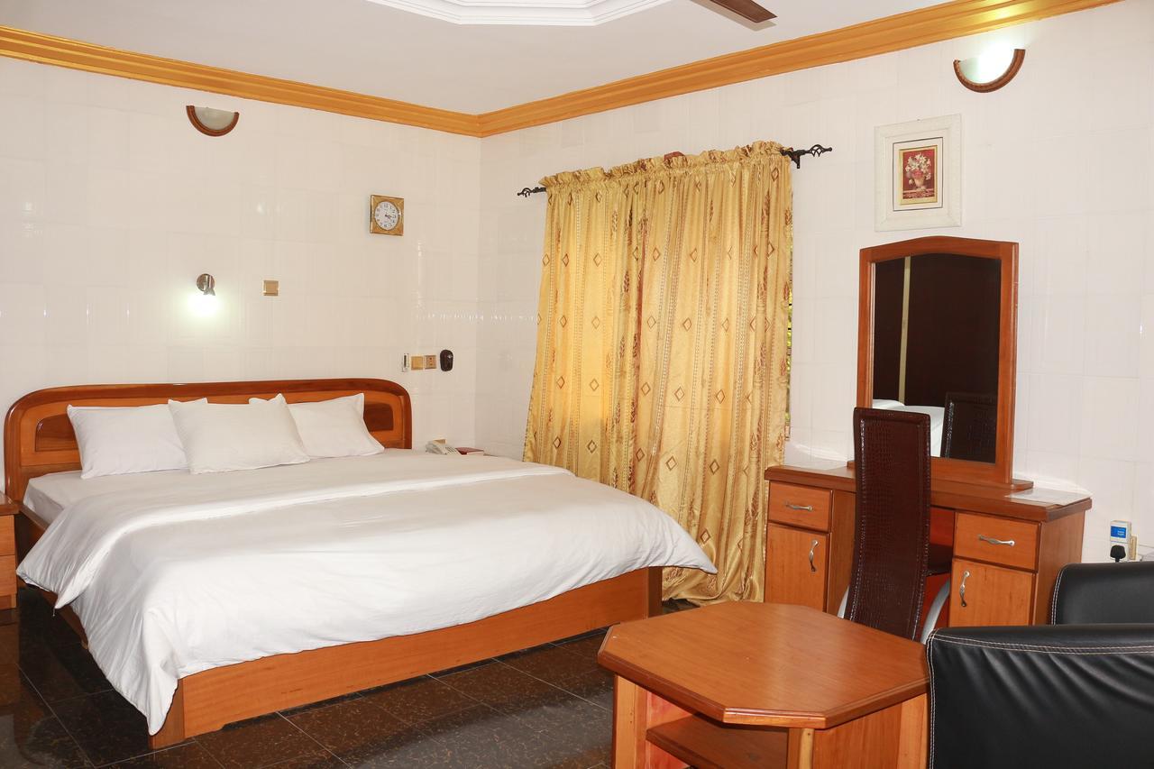 Cute Villa Hotel And Suites Uyo Bagian luar foto